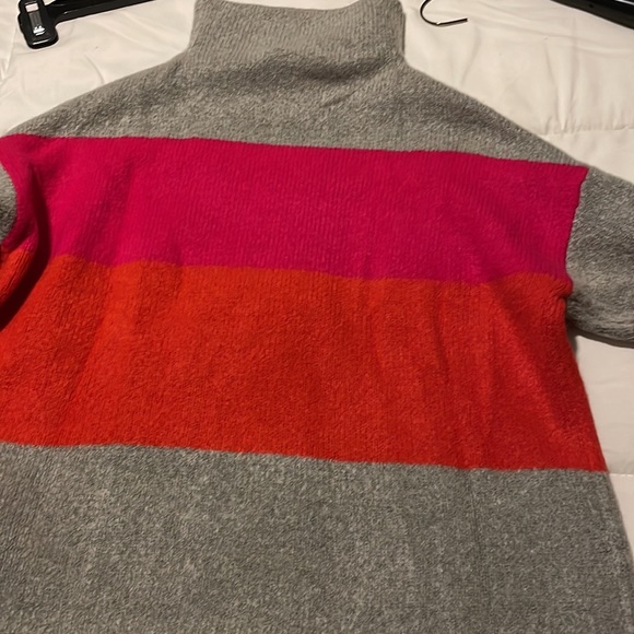 Fun and cozy quality sweater - Picture 3 of 6